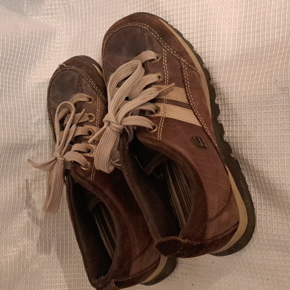 Skechers size 7 brown sneakers with stripes